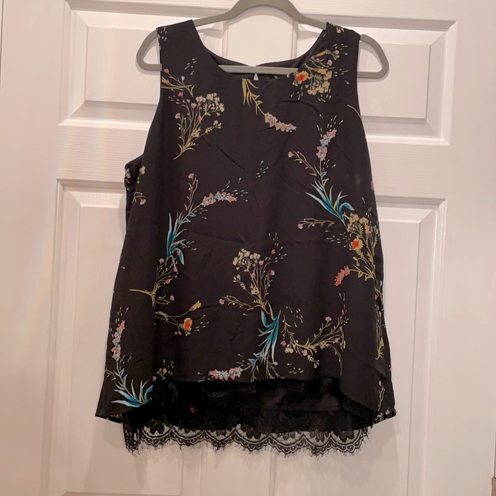 Worthington sleeveless blouse with lace hem